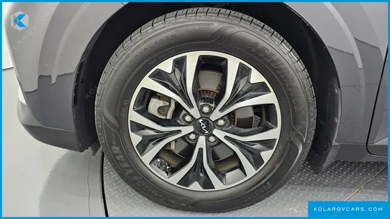 KIA CARNIVAL GASOLINE 11-SEATER PRESTIGE