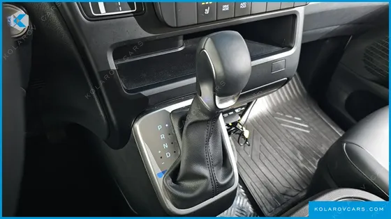 HYUNDAI STARIA CARGO 5-SEATER