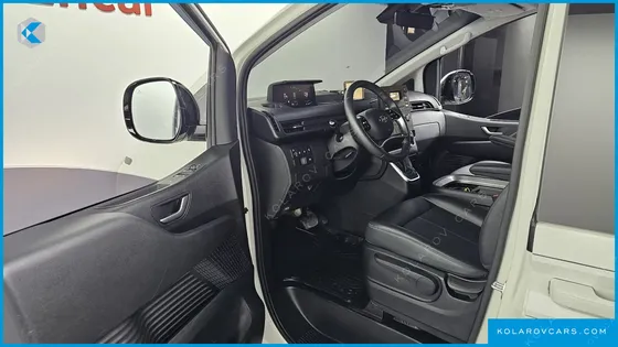 HYUNDAI STARIA CARGO 5-SEATER