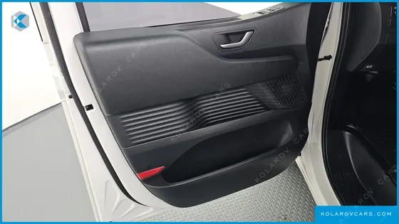 HYUNDAI STARIA CARGO 5-SEATER