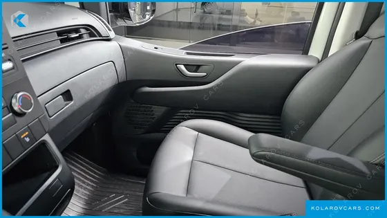HYUNDAI STARIA CARGO 5-SEATER