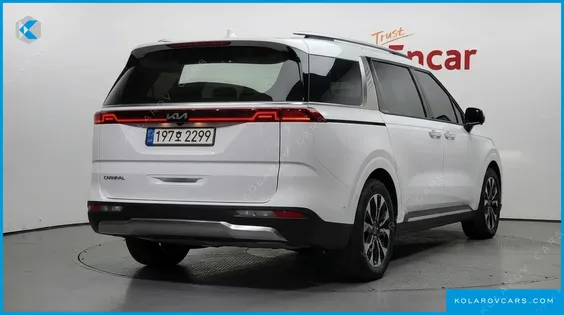 KIA CARNIVAL GASOLINE 7-SEATER OUTDOOR