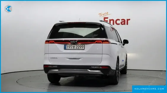 KIA CARNIVAL GASOLINE 7-SEATER OUTDOOR