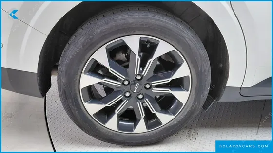 KIA CARNIVAL GASOLINE 7-SEATER OUTDOOR