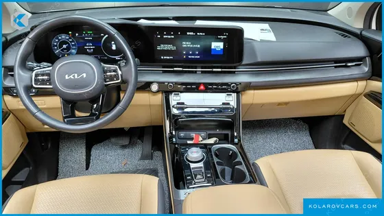 KIA CARNIVAL GASOLINE 7-SEATER OUTDOOR