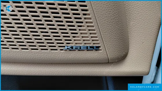 KIA CARNIVAL GASOLINE 7-SEATER OUTDOOR