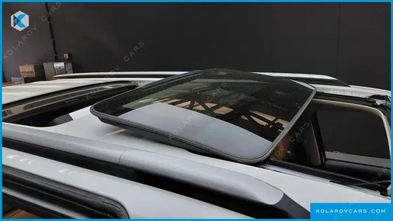 KIA CARNIVAL GASOLINE 7-SEATER OUTDOOR