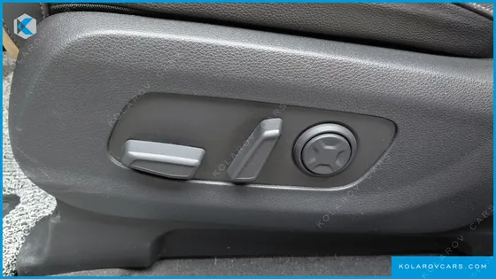 KIA CARNIVAL GASOLINE 7-SEATER OUTDOOR