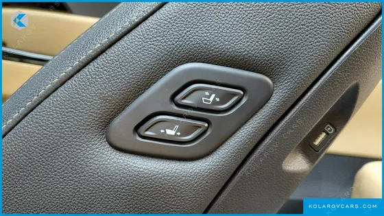 KIA CARNIVAL GASOLINE 7-SEATER OUTDOOR