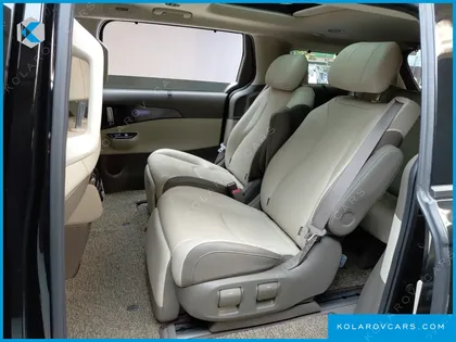 KIA CARNIVAL GASOLINE 7-SEATER SIGNATURE