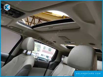 KIA CARNIVAL GASOLINE 7-SEATER SIGNATURE