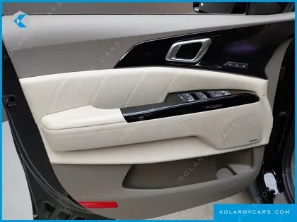 KIA CARNIVAL GASOLINE 7-SEATER SIGNATURE