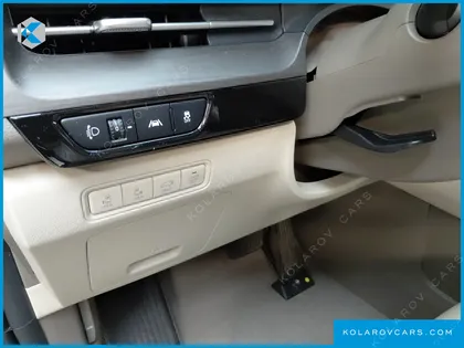 KIA CARNIVAL GASOLINE 7-SEATER SIGNATURE