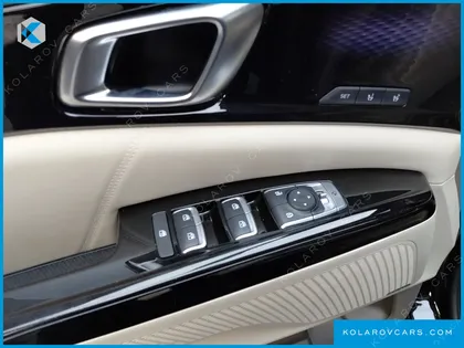 KIA CARNIVAL GASOLINE 7-SEATER SIGNATURE