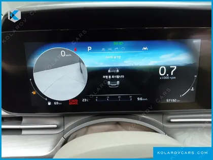 KIA CARNIVAL GASOLINE 9-SEATER SIGNATURE