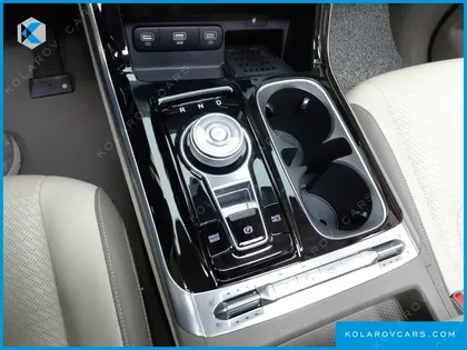 KIA CARNIVAL GASOLINE 9-SEATER SIGNATURE