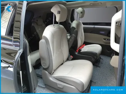 KIA CARNIVAL GASOLINE 9-SEATER SIGNATURE