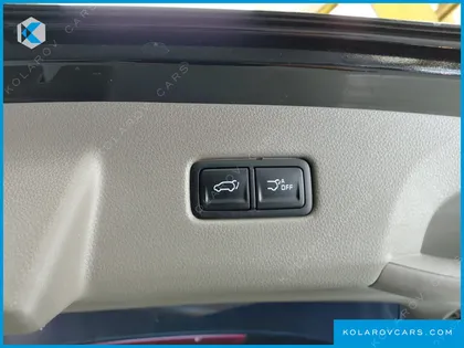 KIA CARNIVAL GASOLINE 9-SEATER SIGNATURE