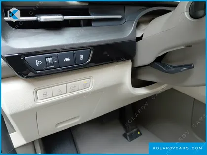 KIA CARNIVAL GASOLINE 9-SEATER SIGNATURE