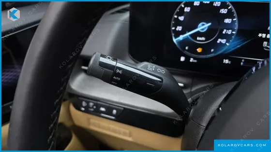 KIA CARNIVAL GASOLINE 9-SEATER SIGNATURE