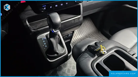 HYUNDAI STARIA TOURER 11-SEATER