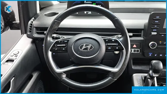 HYUNDAI STARIA L3.5 CARGO 5-SEATER