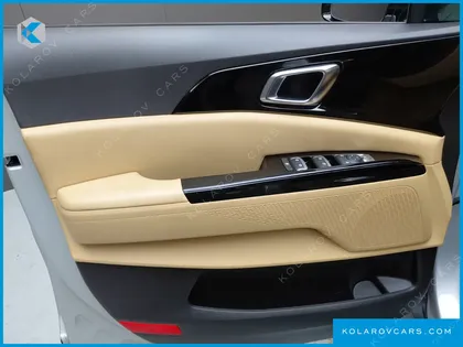 KIA CARNIVAL GASOLINE 9-SEATER NOBLESSE