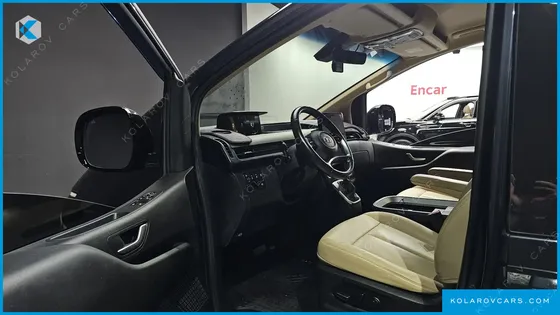 HYUNDAI STARIA CARGO 5-SEATER