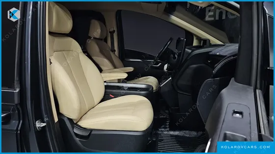 HYUNDAI STARIA CARGO 5-SEATER
