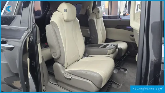 KIA CARNIVAL DIESEL 11-SEATER SIGNATURE