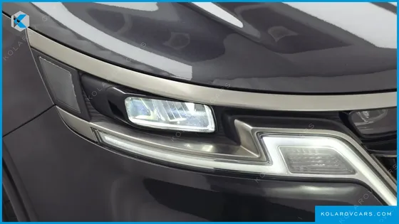 KIA CARNIVAL DIESEL 11-SEATER SIGNATURE