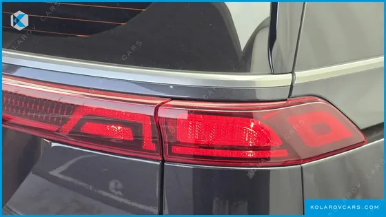 KIA CARNIVAL DIESEL 11-SEATER SIGNATURE