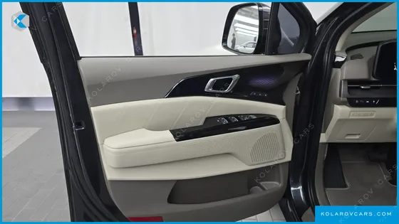KIA CARNIVAL DIESEL 11-SEATER SIGNATURE