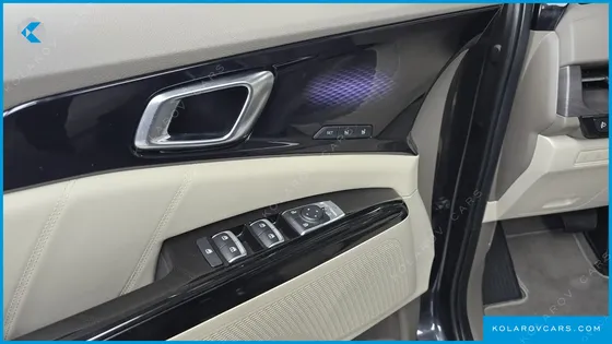 KIA CARNIVAL DIESEL 11-SEATER SIGNATURE