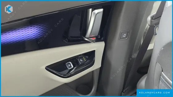KIA CARNIVAL DIESEL 11-SEATER SIGNATURE