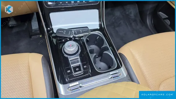 KIA CARNIVAL GASOLINE 7-SEATER SIGNATURE