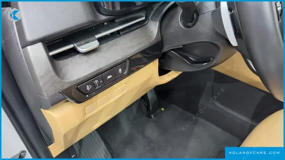 KIA CARNIVAL GASOLINE 7-SEATER SIGNATURE
