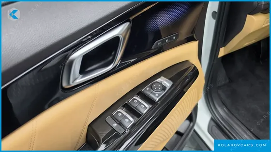 KIA CARNIVAL GASOLINE 7-SEATER SIGNATURE