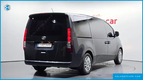 HYUNDAI STARIA TOURER 11-SEATER