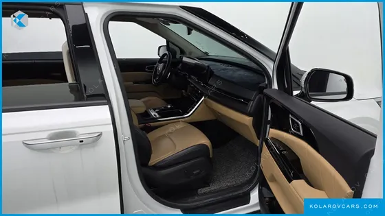 KIA CARNIVAL DIESEL 9-SEATER SIGNATURE