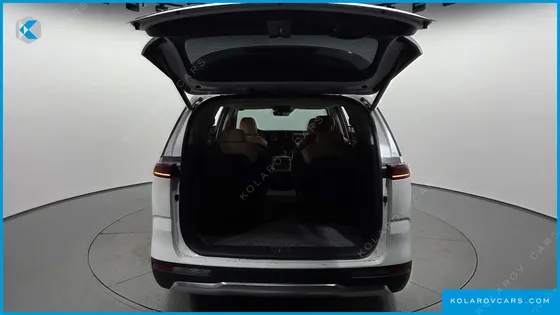 KIA CARNIVAL DIESEL 9-SEATER SIGNATURE