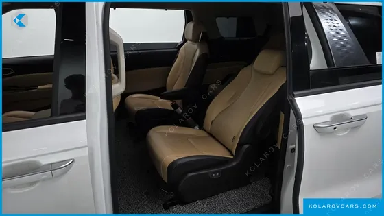KIA CARNIVAL DIESEL 9-SEATER SIGNATURE