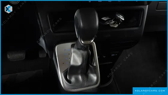 HYUNDAI STARIA CARGO 5-SEATER