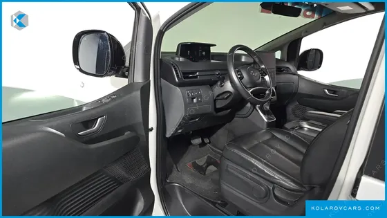 HYUNDAI STARIA CARGO 5-SEATER