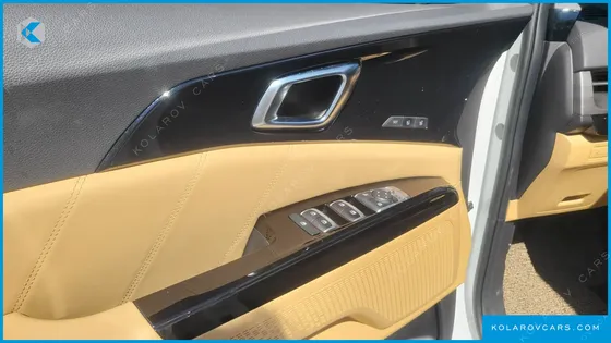 KIA CARNIVAL GASOLINE 7-SEATER SIGNATURE