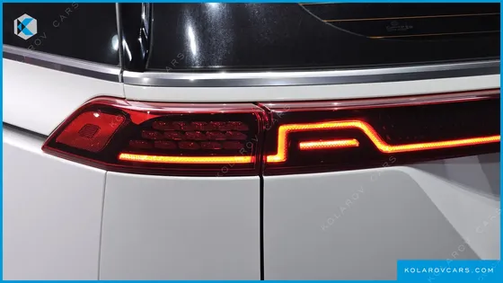 KIA CARNIVAL DIESEL 9-SEATER SIGNATURE