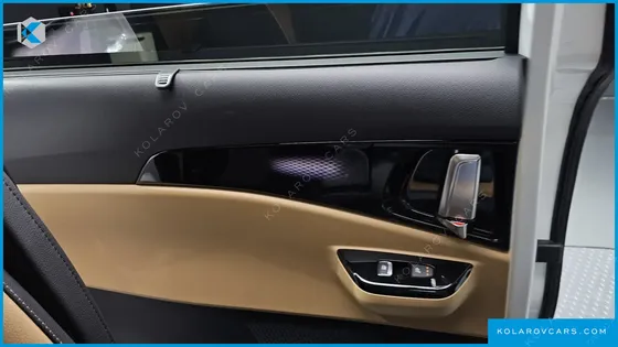 KIA CARNIVAL DIESEL 9-SEATER SIGNATURE