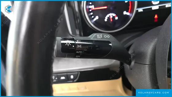 KIA CARNIVAL DIESEL 9-SEATER PRESTIGE