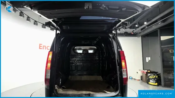 HYUNDAI STARIA CARGO 5-SEATER