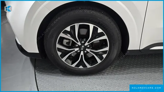 KIA CARNIVAL GASOLINE 9-SEATER NOBLESSE